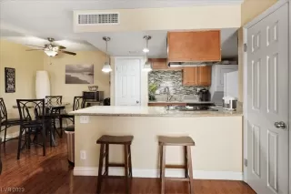 Photo #2: 2490398 Listing 