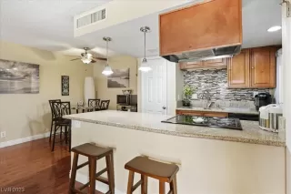 Photo #3: 2490398 Listing 