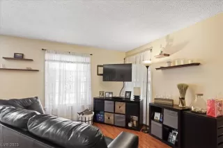 Photo #4: 2490398 Listing 