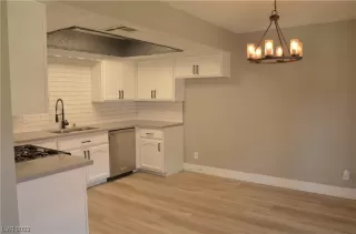 Photo #1: 2490409 Listing 