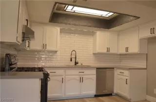 Photo #5: 2490409 Listing 