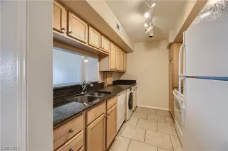 Photo #5: 2490421 Listing 