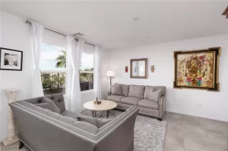 Photo #2: 2490423 Listing 