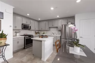 Photo #4: 2490423 Listing 