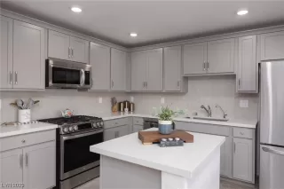 Photo #5: 2490423 Listing 