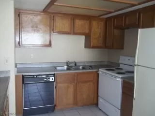 Photo #3: 2490433 Listing 