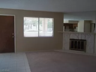 Photo #5: 2490433 Listing 