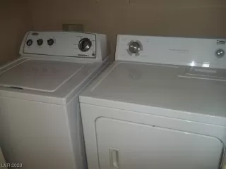 Photo #6: 2490433 Listing 