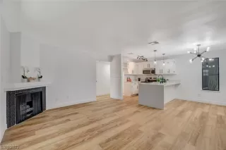 Photo #2: 2490436 Listing