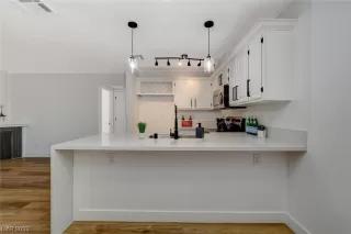 Photo #4: 2490436 Listing