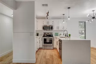 Photo #5: 2490436 Listing