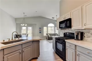 Photo #6: 2490438 Listing