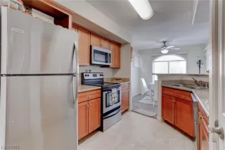 Photo #4: 2490443 Listing 