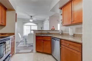 Photo #6: 2490443 Listing 