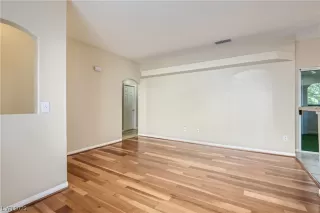 Photo #5: 2490448 Listing 