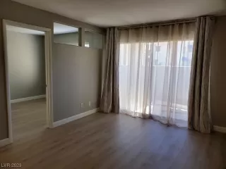 Photo #2: 2490449 Listing