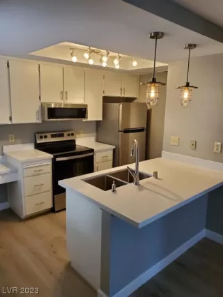 Photo #3: 2490449 Listing