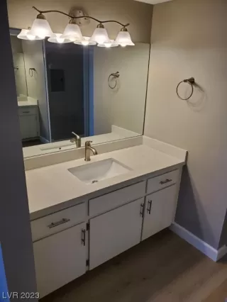 Photo #5: 2490449 Listing