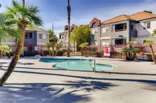 Photo #4: 2490450 Listing 