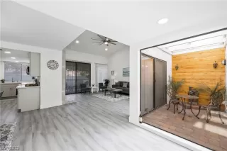 Photo #5: 2490454 Listing