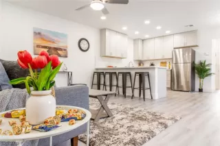 Photo #1: 2490457 Listing 