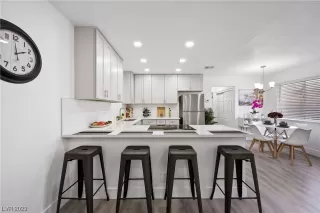 Photo #2: 2490457 Listing 