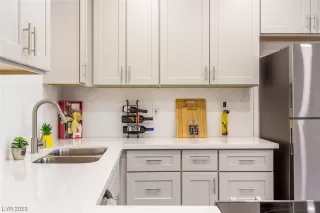 Photo #3: 2490457 Listing 