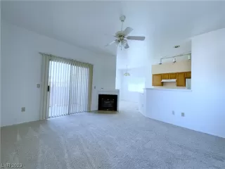 Photo #5: 2490477 Listing