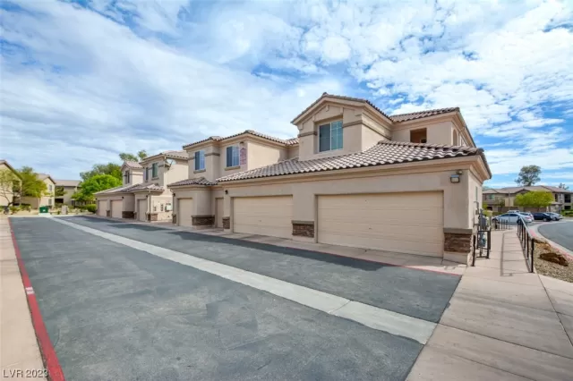 MLS: 2490479 Condo For Sale