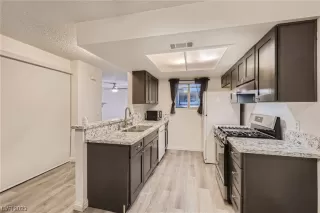 Photo #3: 2490489 Listing 