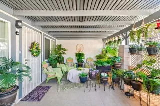 Photo #3: 2490500 Listing