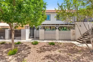 Photo #4: 2490500 Listing