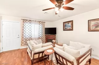 Photo #6: 2490500 Listing