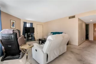 Photo #5: 2490512 Listing