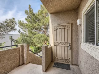 Photo #2: 2490537 Listing 