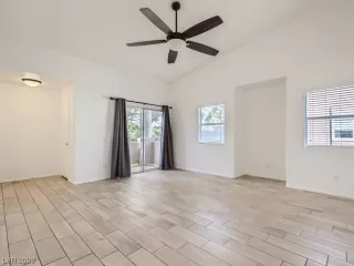 Photo #5: 2490537 Listing 