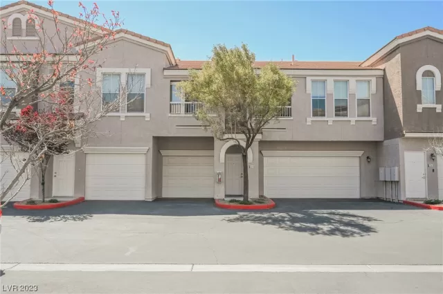 MLS: 2490547 Condo For Sale