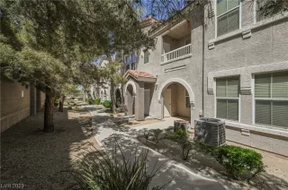 Photo #1: 2490547 Listing 