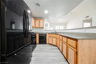 Photo #5: 2490547 Listing 