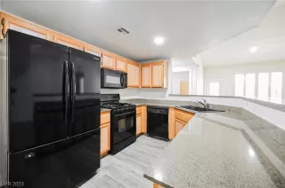 Photo #6: 2490547 Listing 