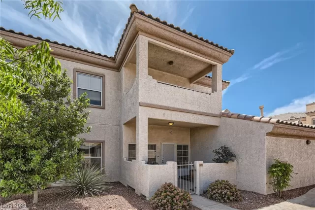 MLS: 2490587 Condo For Sale