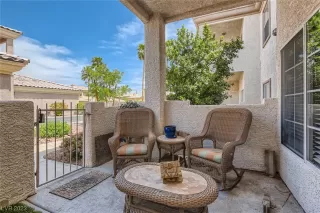 Photo #2: 2490587 Listing
