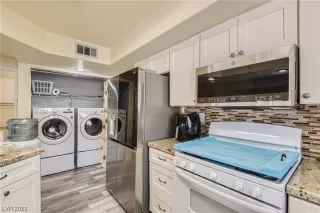 Photo #5: 2490587 Listing