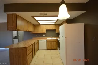 Photo #5: 2490638 Listing 