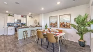 Photo #4: 2490652 Listing