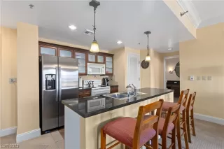 Photo #1: 2490676 Listing 