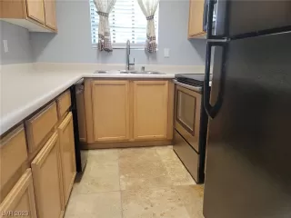 Photo #1: 2490677 Listing 