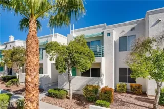 Photo #1: 2490683 Listing 