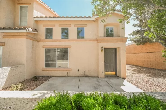 MLS: 2490688 Condo For Sale