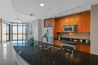 Photo #2: 2490693 Listing